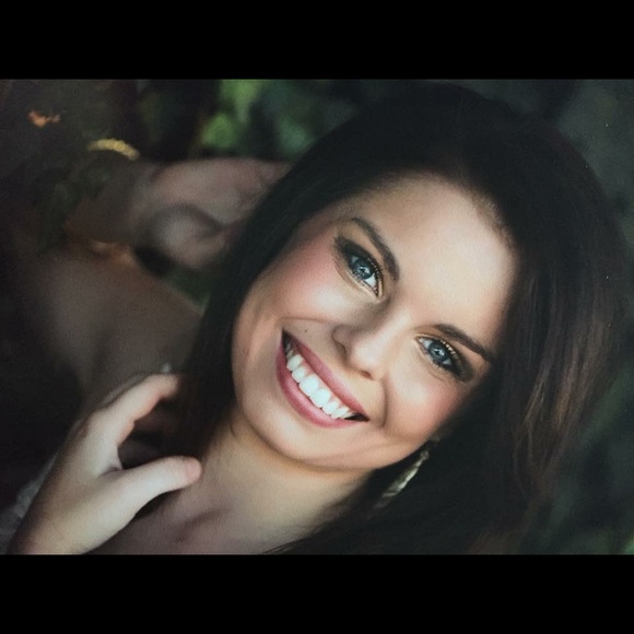 Meet your Posher, Katelyn - Picture 1 of 1